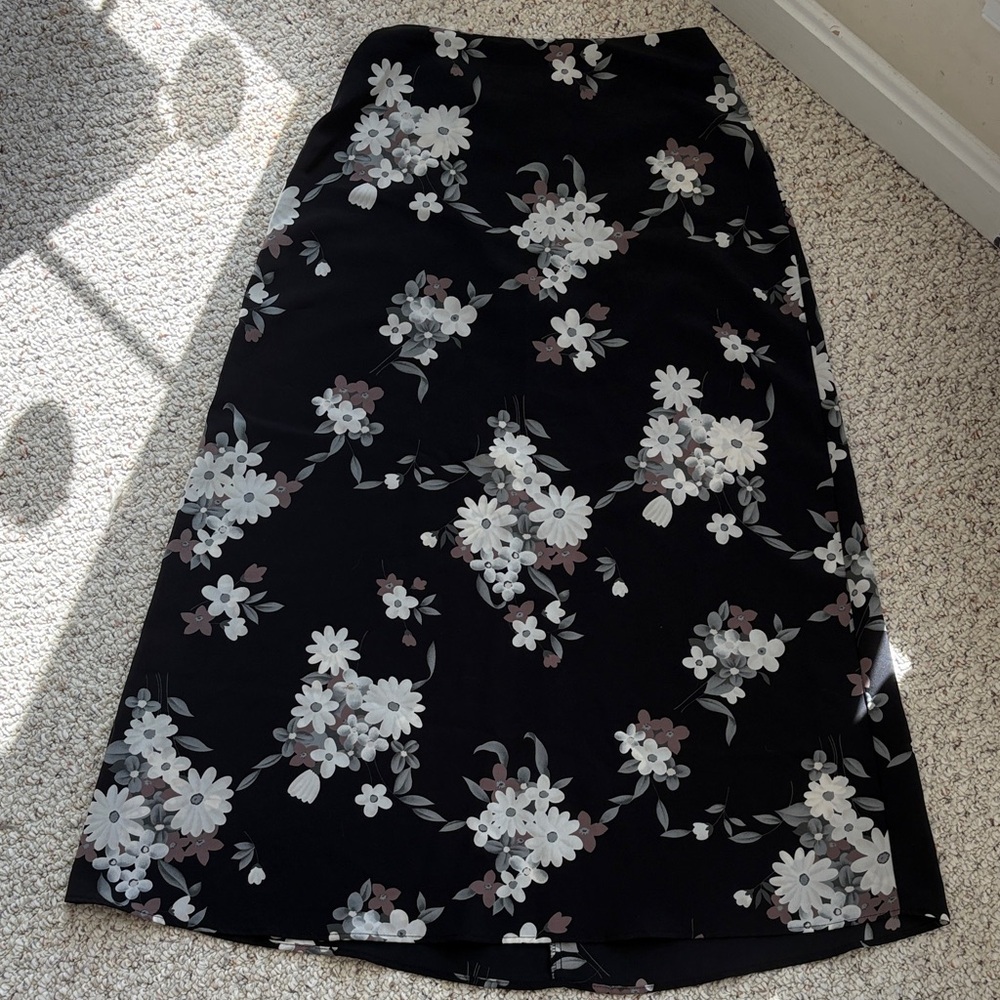 Chic Floral A-Line Skirt in Black and White